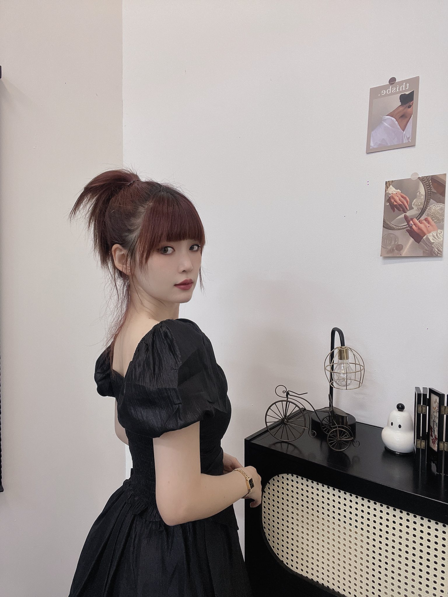 Ninestudio.9 | v领褶皱泡泡袖上衣