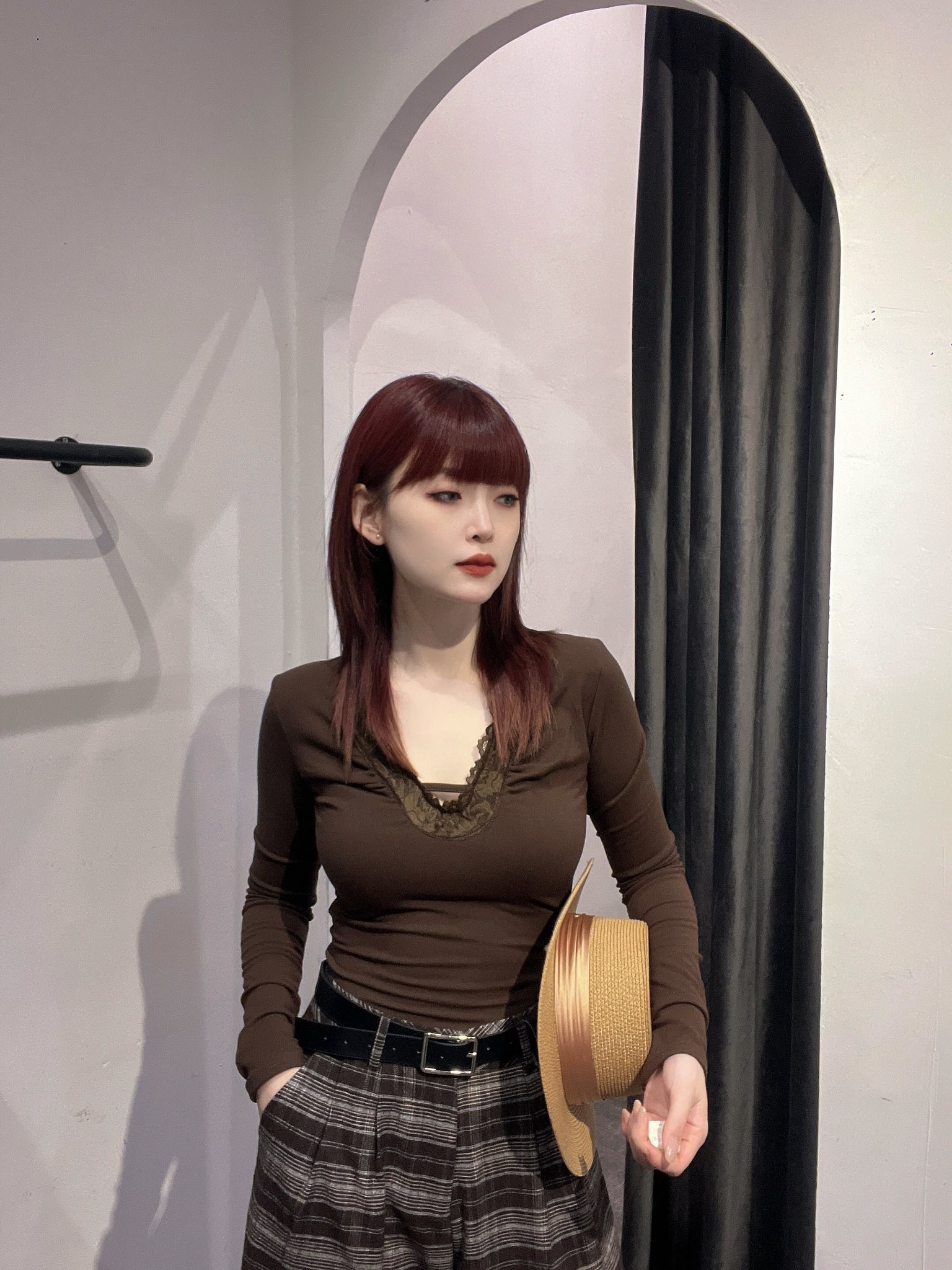 辣妹风蕾丝边v领长袖上衣 | Ninestudio.9