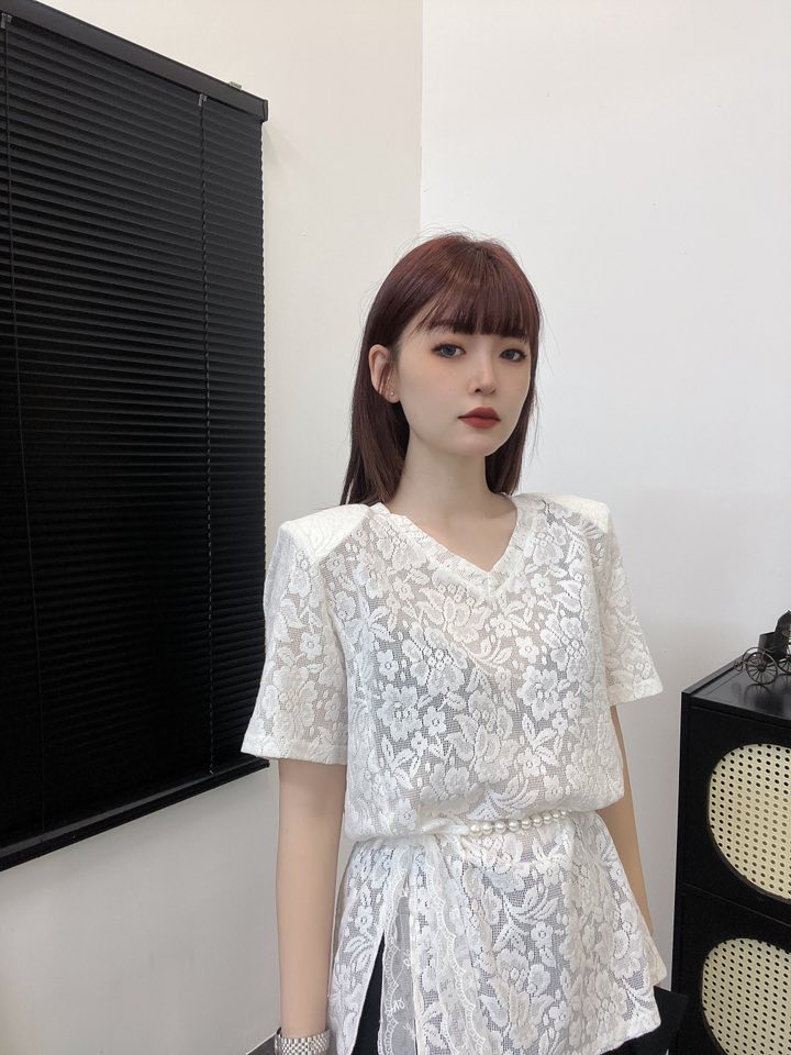 Ninestudio.9 | V领蕾丝透tee