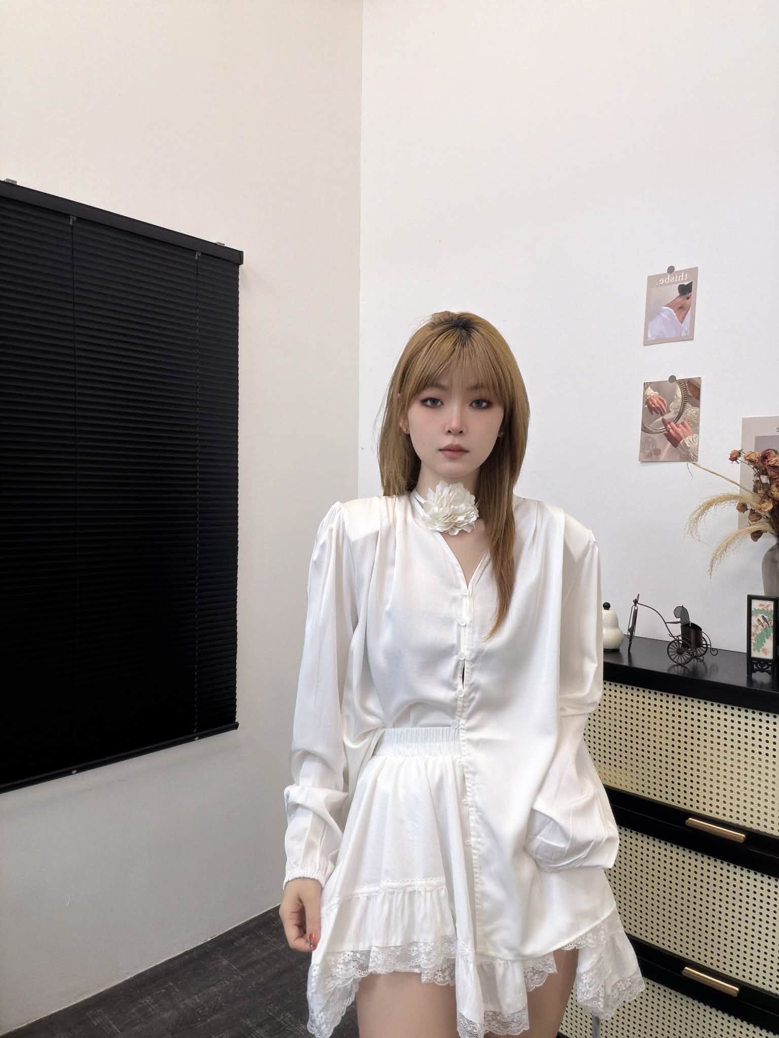 Ninestudio.9 | 松弛感V领长袖衬衣